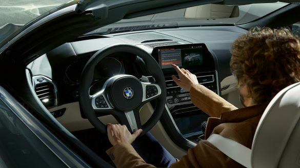 BMW 8er Cabrio Live Cockpit Professional mit touch- und Sprachsteuerung